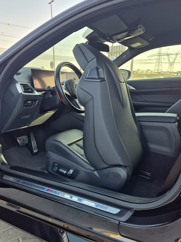 M4 LIKE NEW LOW MILAGE WARRANTY  SERVICE CONTRACT TILL 100,000 KILOMETRES63484819830402114
