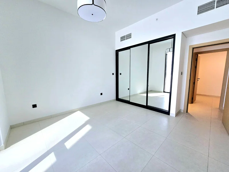 غرفتان نوم غير مفروشة | شاغرة | إطلالة على المول63787594138754112