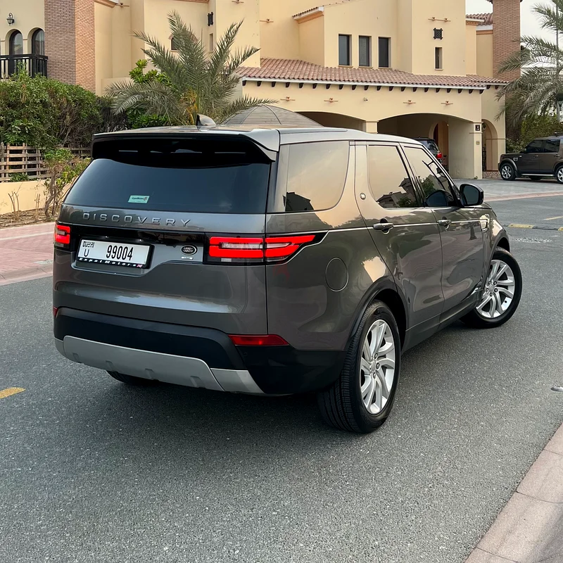 2018 Land Rover Discovery with Full service history63482718362626113