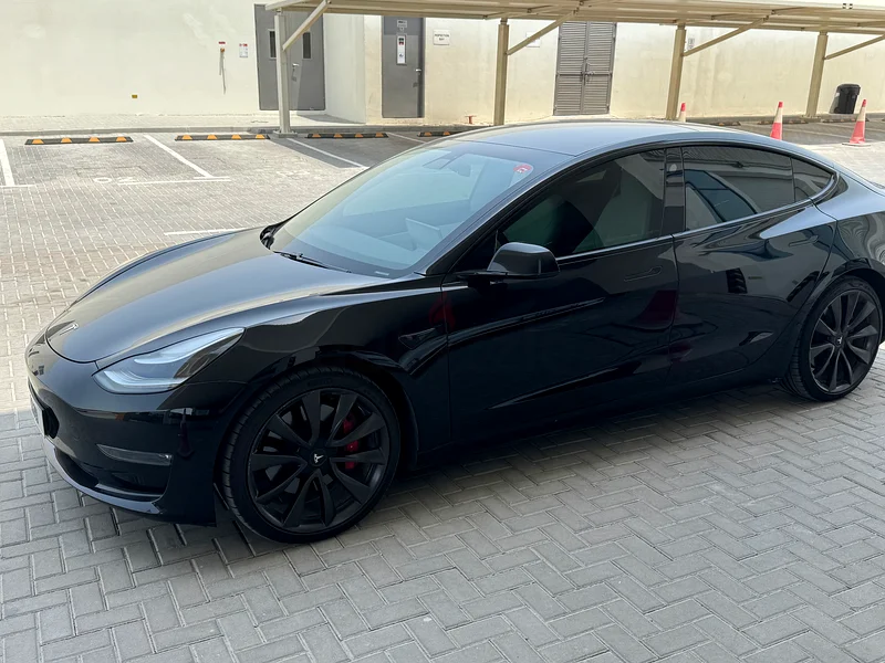 Tesla Model 3: Performance63490567527938111
