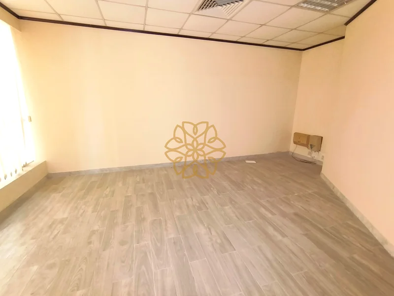 مكتب مجاني للإيجار في مجمع 1 نظيف ومرتب مع دفع 6 شيكات63816452146946112