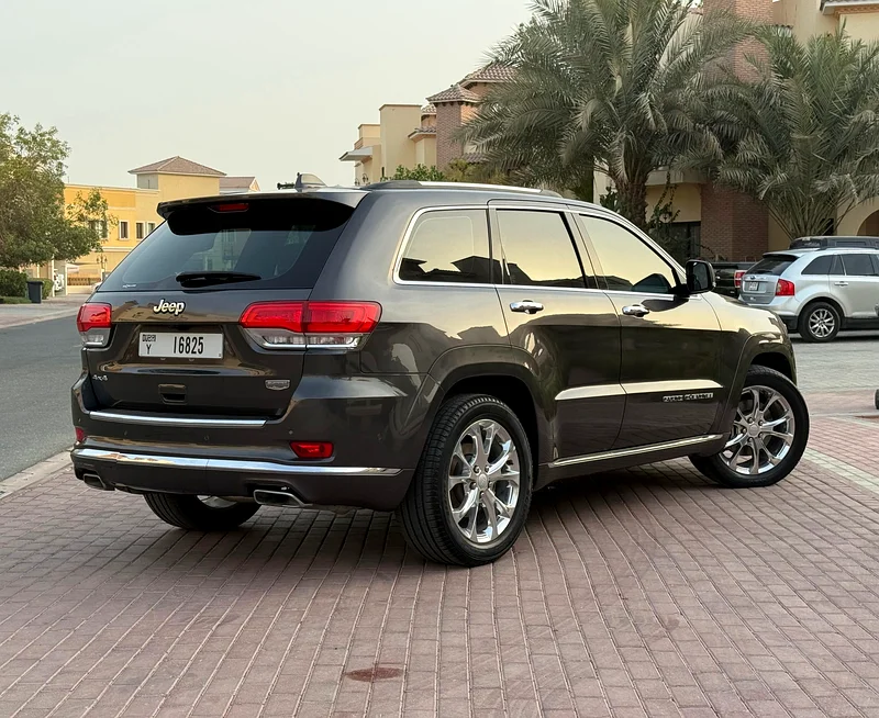 2019 جيب جراند شيروكي سوميت V8 سعة 5.7 لتر، طلاء أصلي، خيارات كاملة، من إصدار دول مجلس التعاون الخليجي63490009742979113