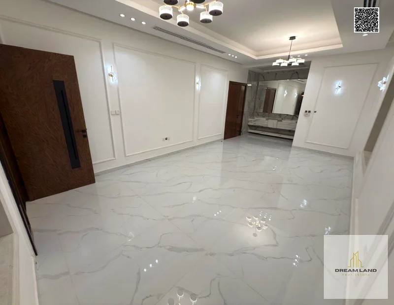 فيلا ركنية حديثة، تشمل رسوم التسجيل ورسوم الملكية، مع مساحة كبيرة على شارعين، تشطيبات فندقية وتقسيمات داخلية واسعة63900188752003113