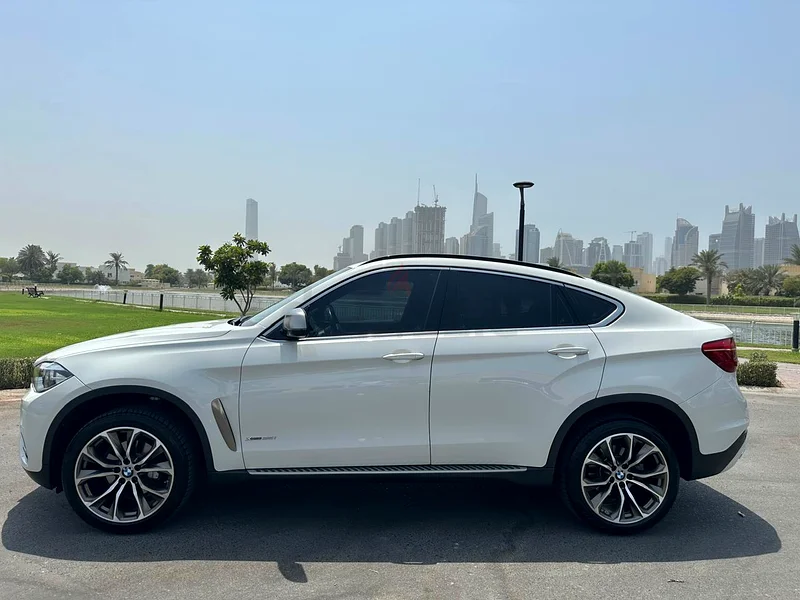 2016 BMW X6, xDrive 35i - First Owner – Fully loaded - Agency Serviced63484972844802112