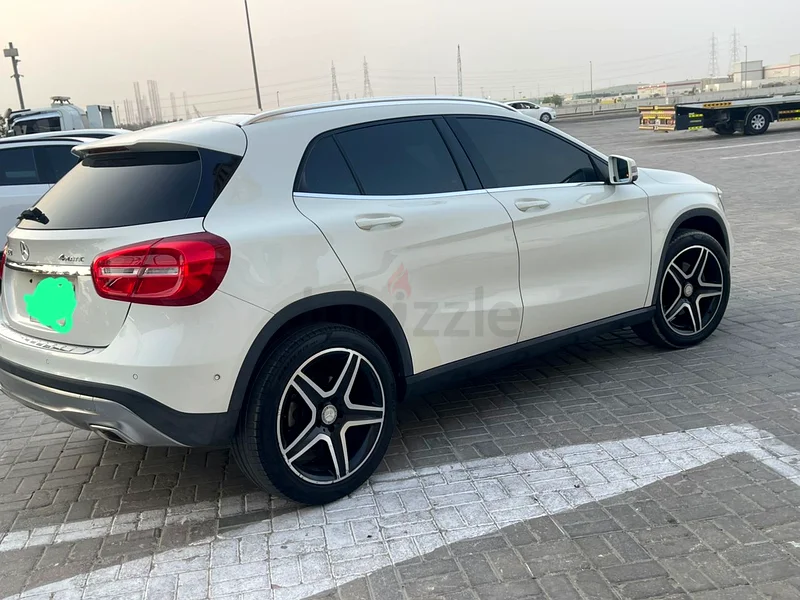 For sale Mercedes-Benz GLA250 2015 model, agency paint and in agency condition63613463039874111
