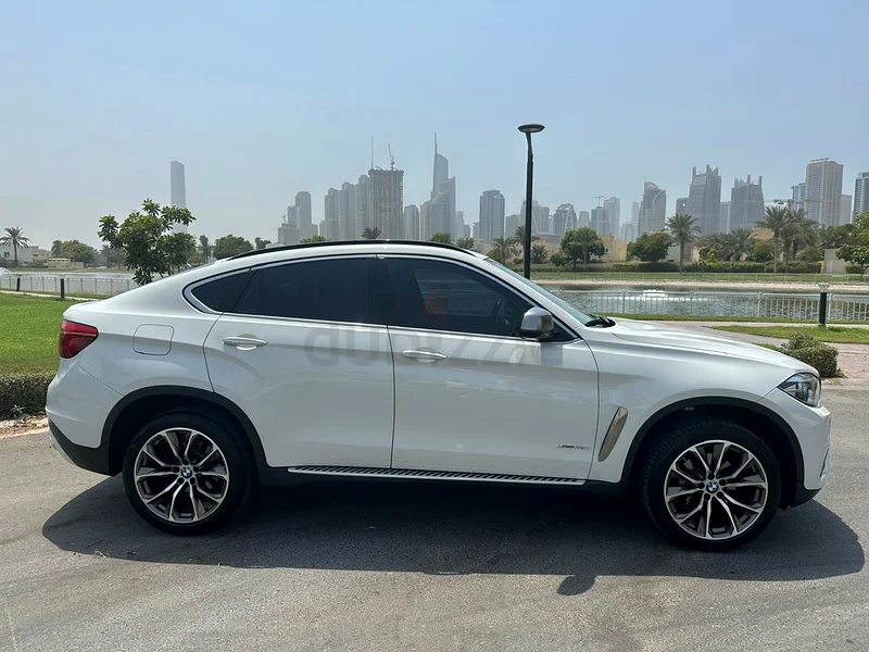 2016 BMW X6, xDrive 35i - First Owner – Fully loaded - Agency Serviced63484972844802113