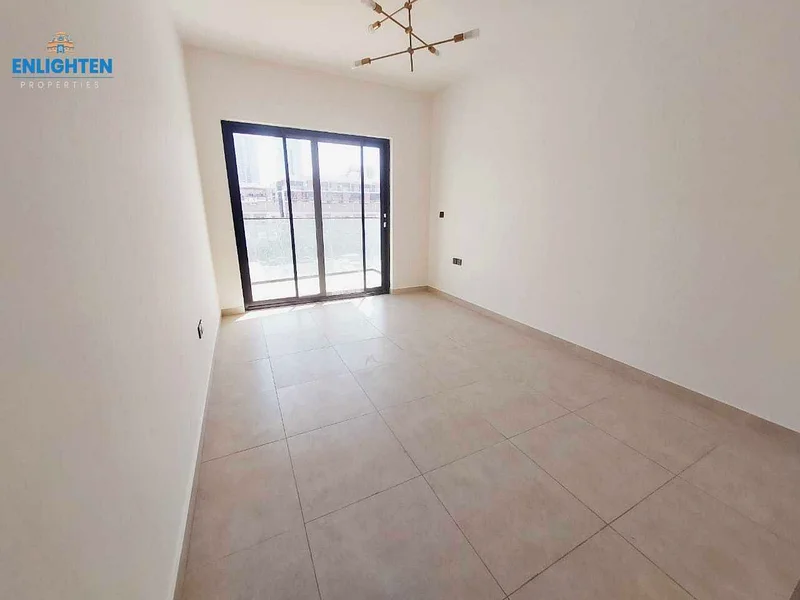 مساحة كبيرة أنا بالقرب من الحديقة أنا شاغرة | الطابق العلوي63780793214466113
