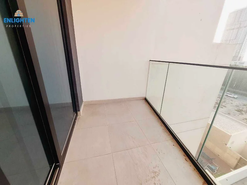 مساحة كبيرة أنا بالقرب من الحديقة أنا شاغرة | الطابق العلوي63780793214466114