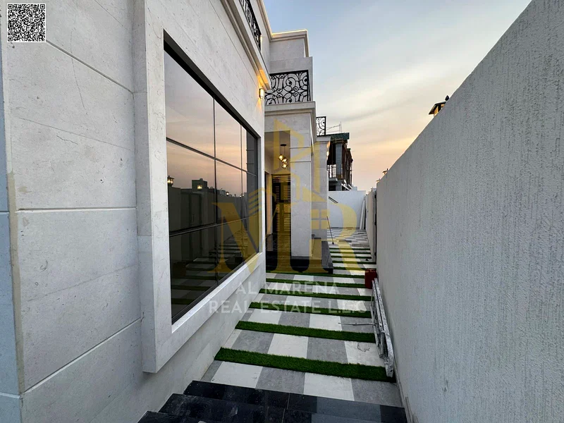 A villa directly from the owner, with personal finishing, on a main street, close to all services. Freehold for all nationalities and without a down p63914523963650114