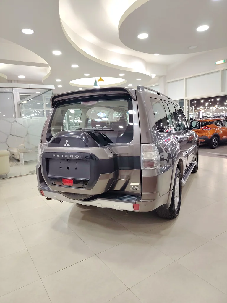 Mitsubishi pajero 201563612069613570113