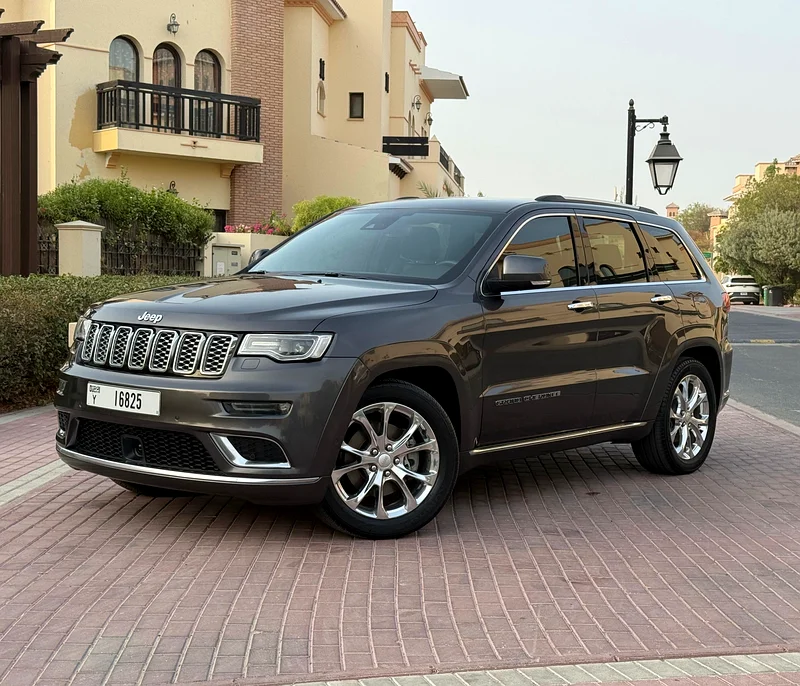 2019 جيب جراند شيروكي سوميت V8 سعة 5.7 لتر، طلاء أصلي، خيارات كاملة، من إصدار دول مجلس التعاون الخليجي63490009742979112