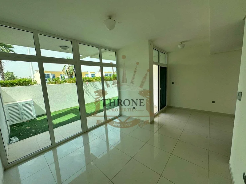 L shape Gareden | Close to Amenities |Vaccant64002890615425112