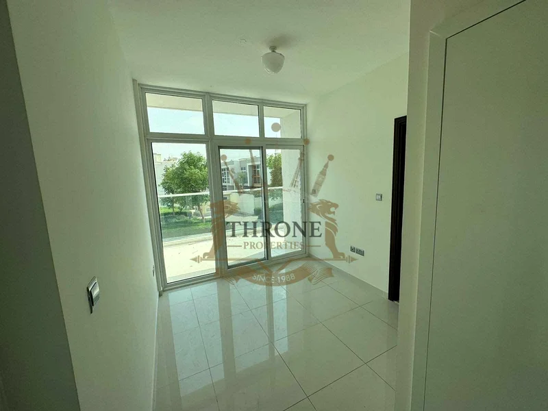 L shape Gareden | Close to Amenities |Vaccant64002890615425113