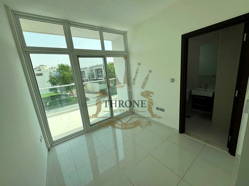 L shape Gareden | Close to Amenities |Vaccant64002890615425114