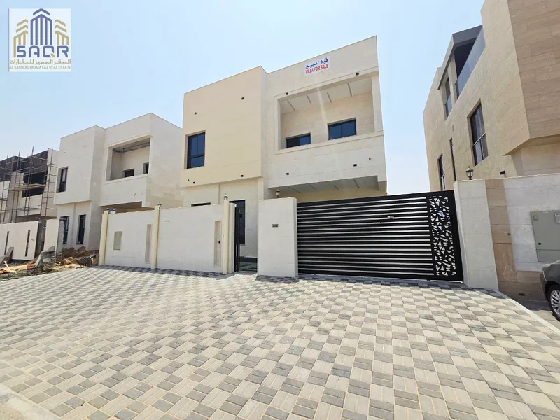 Two floors and a roof, freehold, prime location behind the Chinese market.63884772192131111