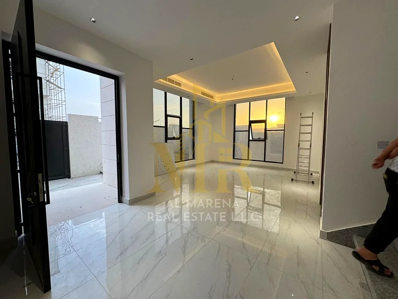 🏡 للبيع – فيلا ركنية فاخرة في منطقة البحية – عجمان | 3500 قدم مربع | طابقين + سطح | 7 غرف نوم رئيسية | مجلس وغرفتا جلوس | مطبخ حديث63881373518338114