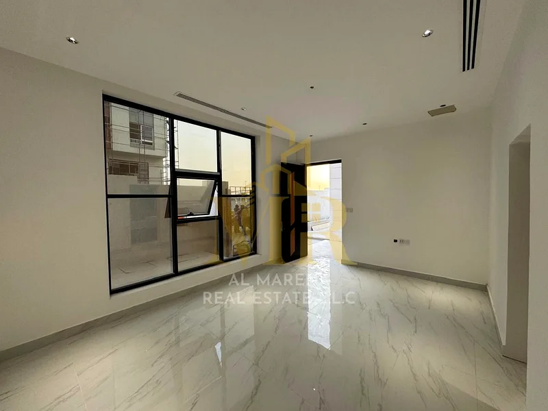 🏡 للبيع – فيلا ركنية فاخرة في منطقة البحية – عجمان | 3500 قدم مربع | طابقين + سطح | 7 غرف نوم رئيسية | مجلس وغرفتا جلوس | مطبخ حديث63881373518338111