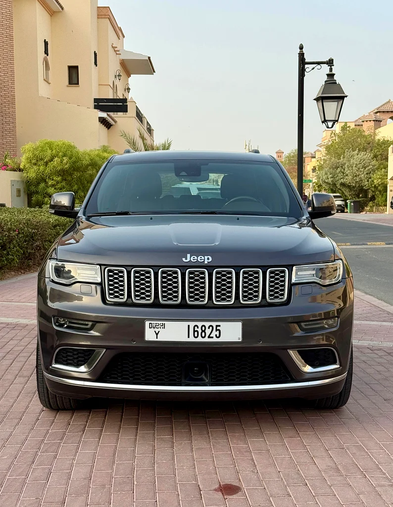 2019 جيب جراند شيروكي سوميت V8 سعة 5.7 لتر، طلاء أصلي، خيارات كاملة، من إصدار دول مجلس التعاون الخليجي63490009742979114