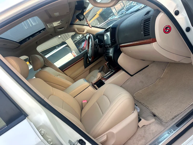 Toyota landcruiser 2013 fullopshin v6 white color GCc calen cR63484694145923113