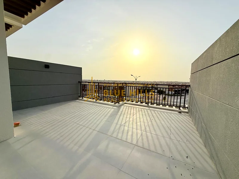 Single Row | Huge Layout | Open View | Terrace63740962568065110