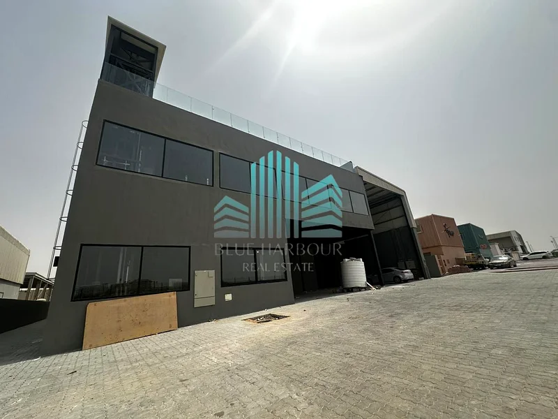 PRIME ROAD FACING LOCATION | SHOWROOM CUM WAREHOUSE | READY TO MOVE-IN636149349159711124