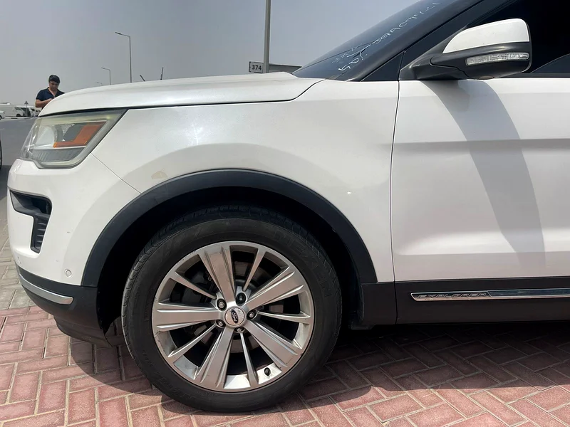 FORD EXPLORER -- 201863483241082754112