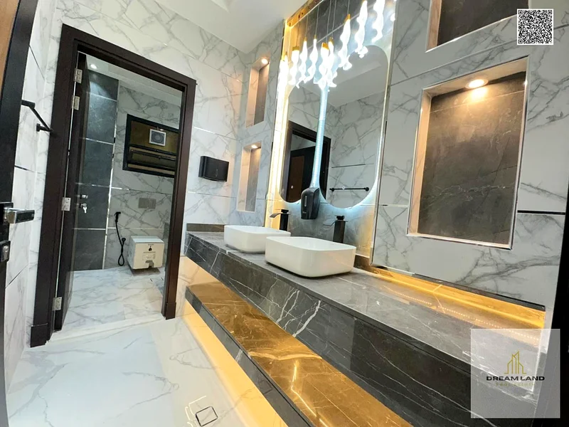 A villa directly from the owner, with personal finishing, on a main street, close to all services. Freehold for all nationalities and without a down p63900077424643114