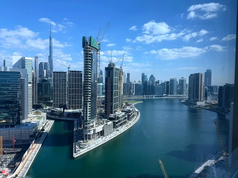 تشيك | مجهز ومقسم | شاغر | طابق عالي | إطلالة كاملة على البحيرة وبرج خليفة63826764114561111