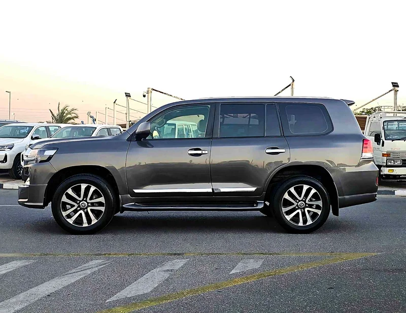 LAND CRUISER GXR BIG ENGINE/ SHAPE 2021/ FULL OPTION / LOT#4606063484694079234112