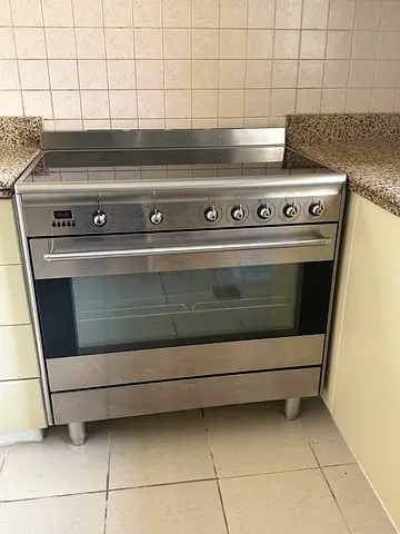 Smeg 90x60cm Electric ceramic stove Same Like new condition