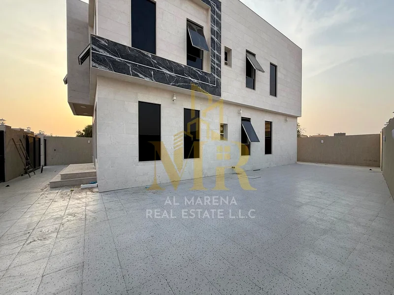 🏡 للبيع – فيلا فاخرة على الزاوية في الحيلو 2 – عجمان | 5 غرف نوم رئيسية | حديقة كبيرة | طابقين + تراس على السطح63914524001282114