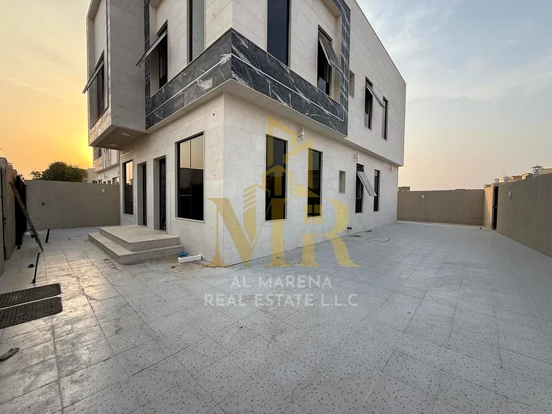 🏡 للبيع – فيلا فاخرة على الزاوية في الحيلو 2 – عجمان | 5 غرف نوم رئيسية | حديقة كبيرة | طابقين + تراس على السطح63914524001282112