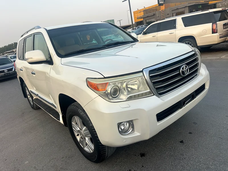 Toyota landcruiser 2013 fullopshin v6 white color GCc calen cR63484694145923111