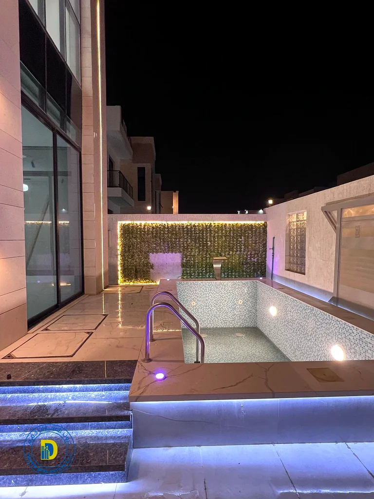 For sale, a 6-room villa with a swimming pool and a rooftop with a sitting area. The price includes water, electricity and air conditioning.63912903917442114