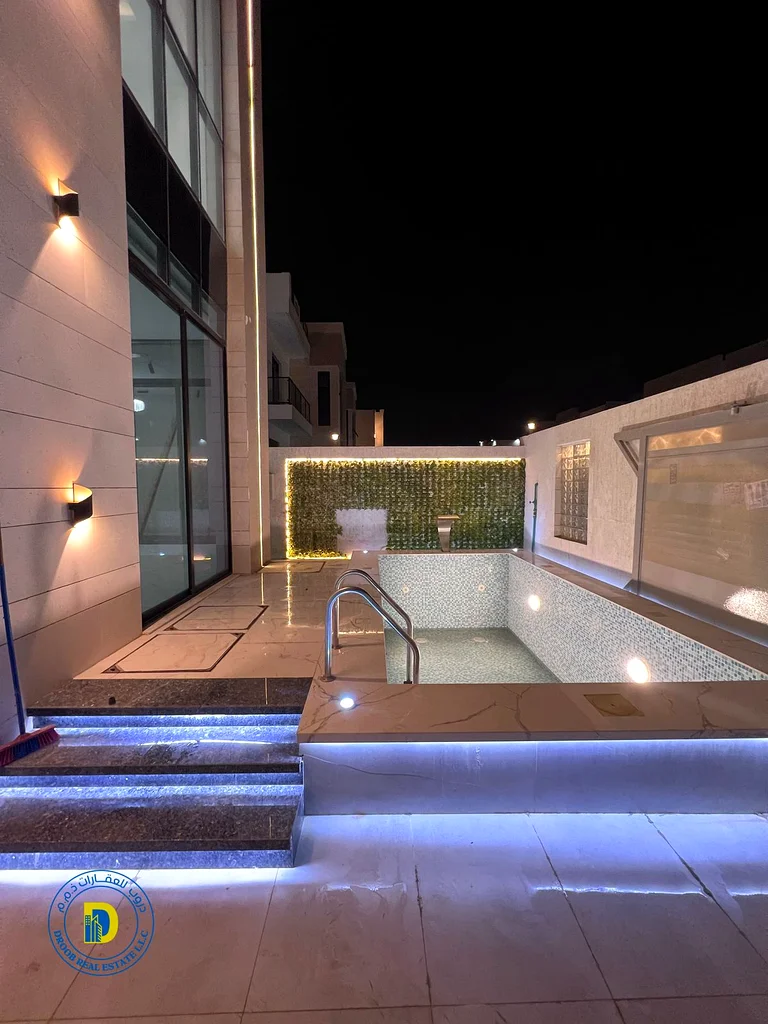 For sale, a 6-room villa with a swimming pool and a rooftop with a sitting area. The price includes water, electricity and air conditioning.63912903917442113