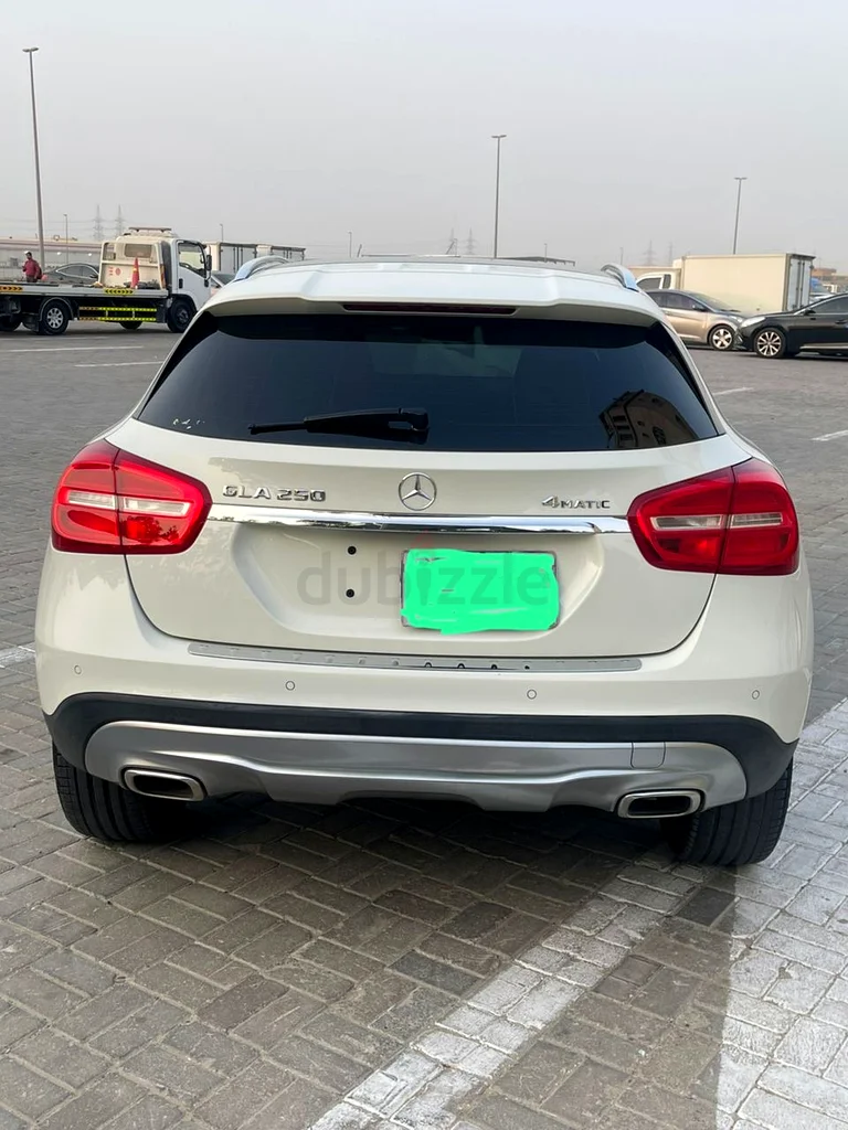 For sale Mercedes-Benz GLA250 2015 model, agency paint and in agency condition63613463039874113