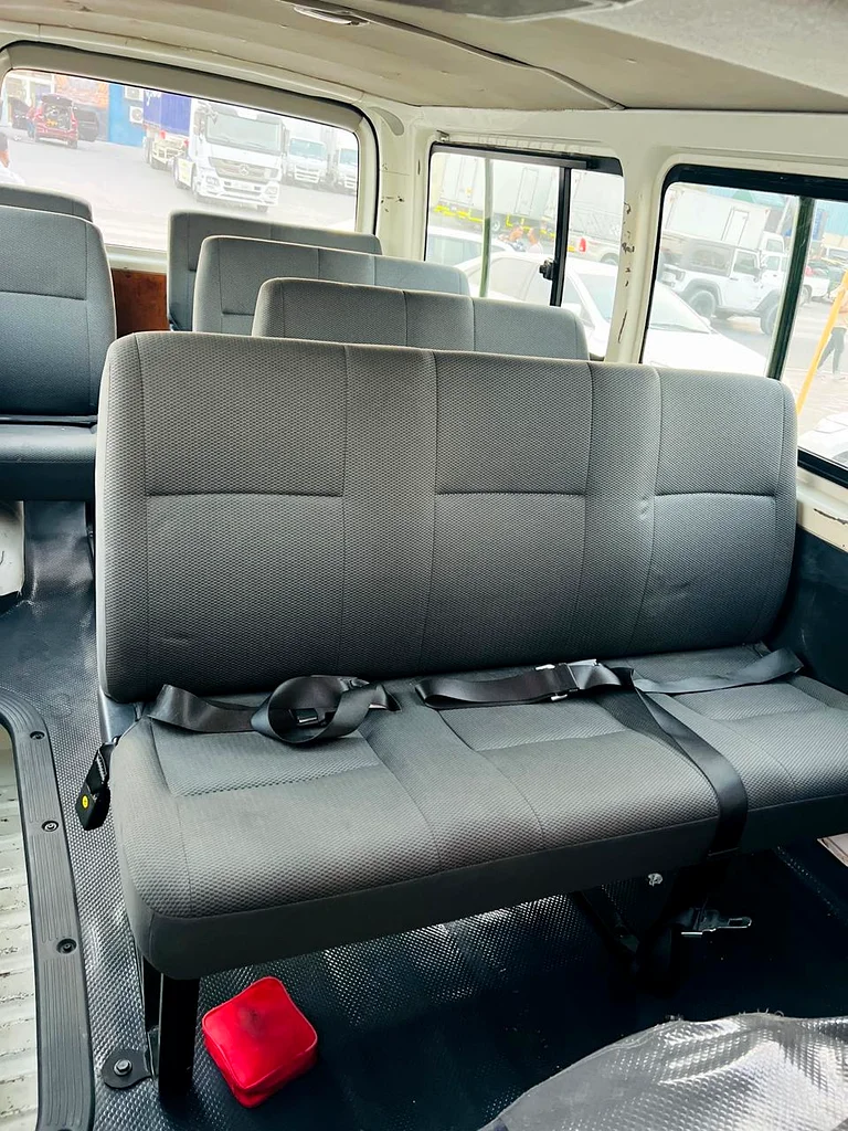 Toyota HiAce // Full seats // Gcc space // Model 2013 // Good Conditions63484347856386112