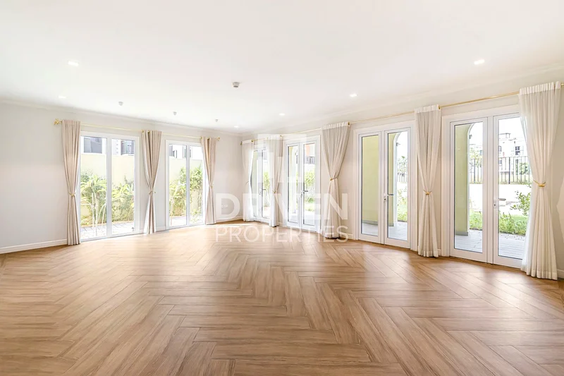Available | Luxurious Villa | Community View63493643809923112