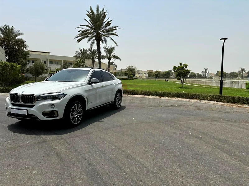 2016 BMW X6, xDrive 35i - First Owner – Fully loaded - Agency Serviced63484972844802114