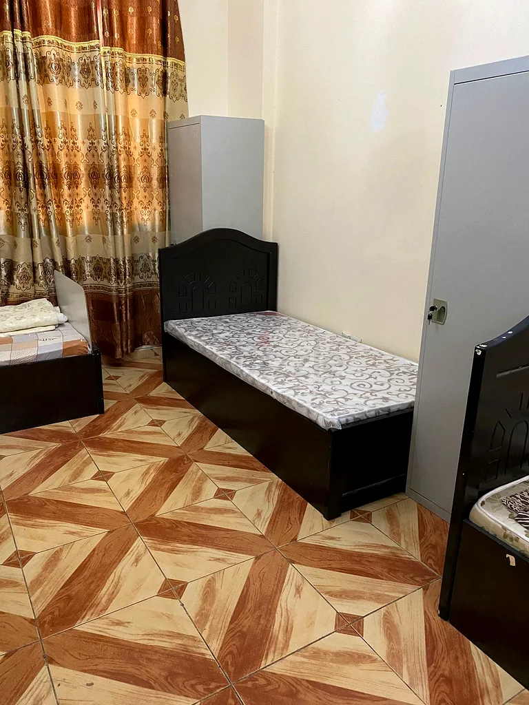 مساحة سرير متاحة في بر دبي بالقرب من محطة مترو شارف دي جي للرجل الهندي الأعزب63624879888129113