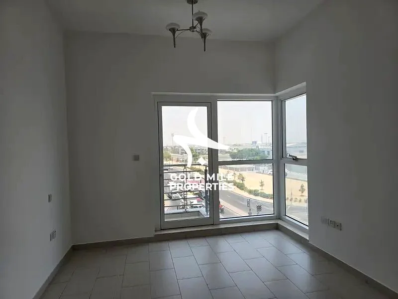 مجمد مجاني ||| شقة أنيقة مكونة من 3 غرف نوم مع غرفة خادمة ||| مقابل وزارة التربية والتعليم63744067303682114