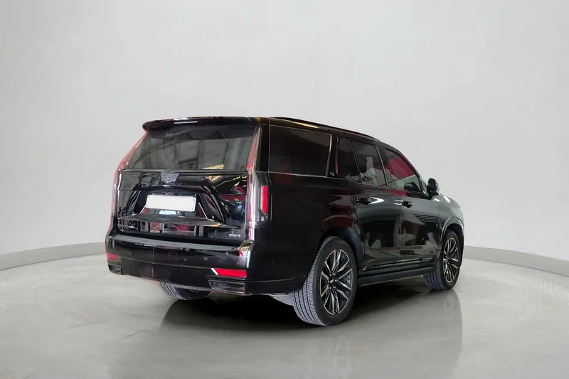 2023 Cadillac Escalade Sport platinum 6.2L | GCC Specifications63490982539394114