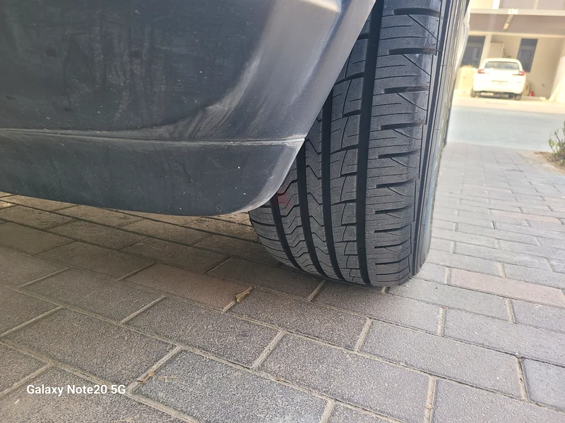 جيب بيضاء جراند تشيروكى مع مقاعد جلدية حمراء63490141626371111