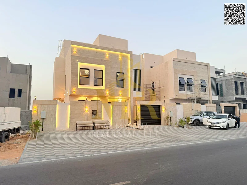 🏡 Luxurious villa for sale on the main street in Al Helio 2 - Ajman 📍 5 master bedrooms + 2 floors and a roof + a private pool. Land area: 3,100 squ63894082591747114