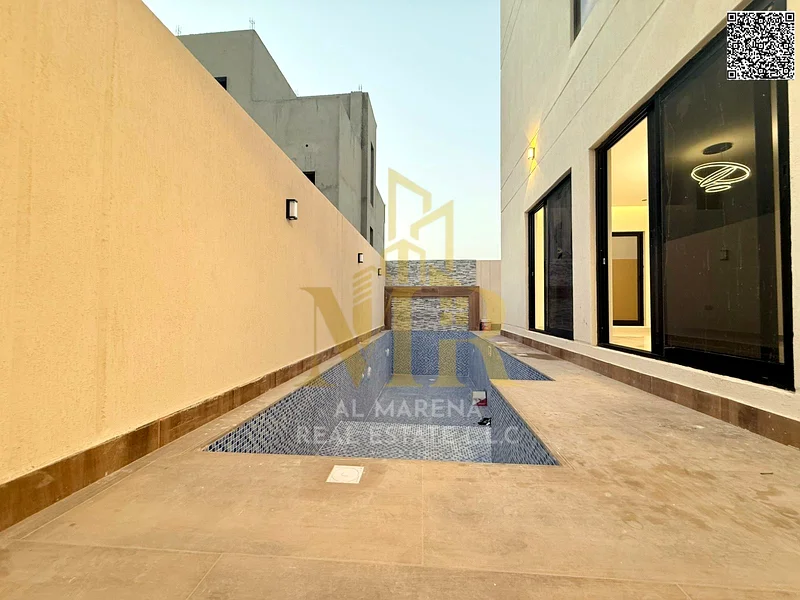 🏡 Luxurious villa for sale on the main street in Al Helio 2 - Ajman 📍 5 master bedrooms + 2 floors and a roof + a private pool. Land area: 3,100 squ63894082591747112