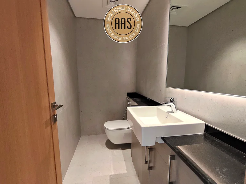 شقة جديدة فسيحة بغرفة نوم واحدة مع تراس/ تصميم كلاسيكي/ موقع متميز/ عرض محدود63766560123650113