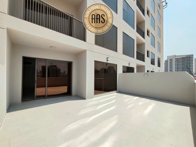شقة جديدة فسيحة بغرفة نوم واحدة مع تراس/ تصميم كلاسيكي/ موقع متميز/ عرض محدود63766560123650110