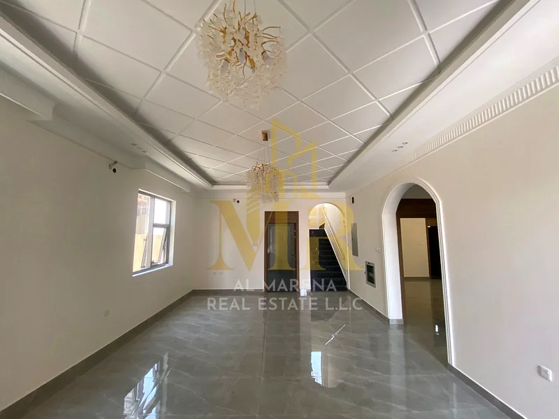 🏡 للبيع – فيلا فاخرة في الباهية – عجمان | طابقين + سطح | 6 غرف نوم رئيسية | مجلس + 3 غرف معيشة | مطبخين حديثين | غرفة خادمة | سبا63881373555329114