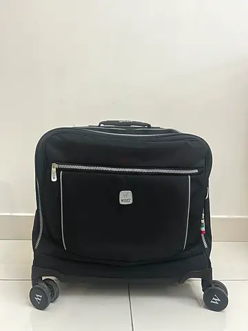 Stylish and Durable Rolling Luggage for Your Travels!