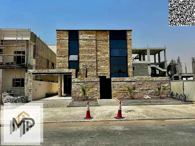 فيلا فاخرة جدًا بواجهة حجرية كاملة وديكور داخلي فاخر جدًا بأرضيات على طراز الفنادق الفاخرة ومساحات داخلية واسعة.63871768468994111